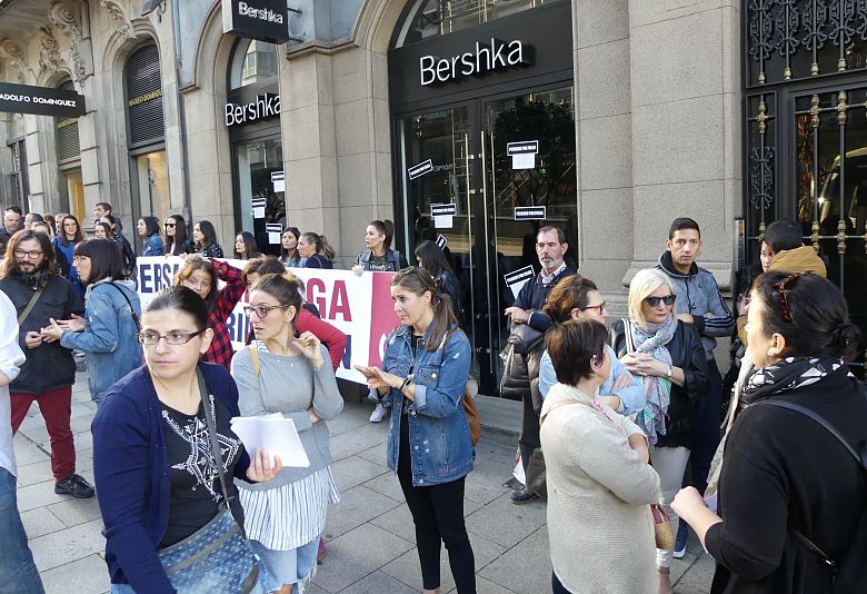 17-10-26 ProtestaFolgaBershkaVigo05.JPG